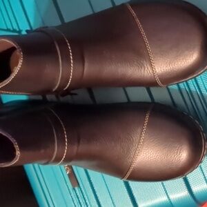 Clark's "Ashland Pine" booties